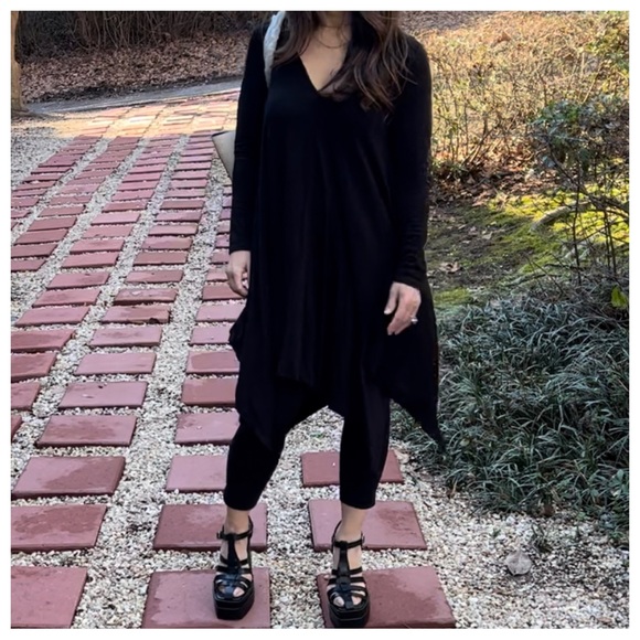 #50 Black asymmetrical tunic top - Picture 3 of 5